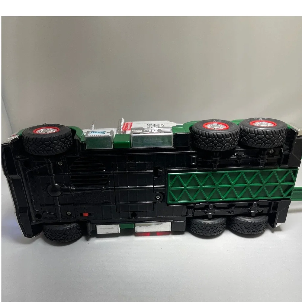 Hess Tow Truck Kids White‎ Green Plastic Classic 2019 Working Lights Collectible
